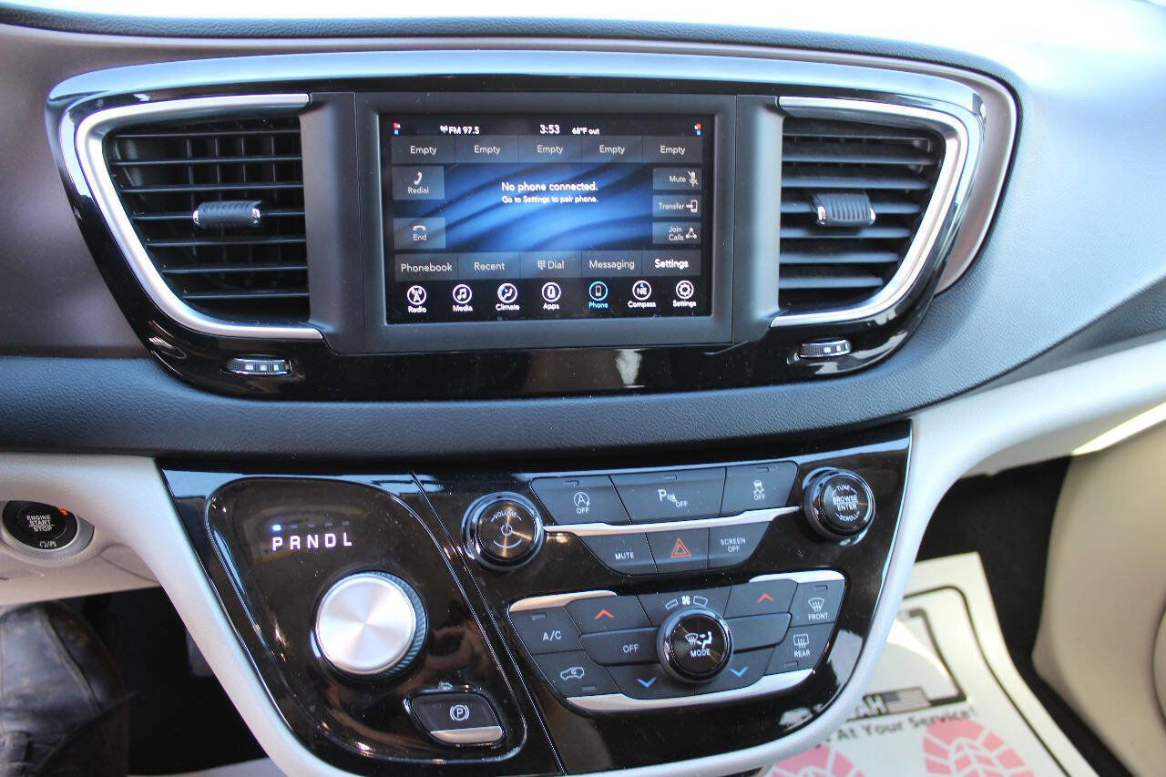 Used 2019 Chrysler Pacifica LX image 10