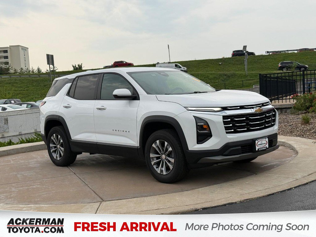 Used 2025 Chevrolet Equinox LT FWD image 1