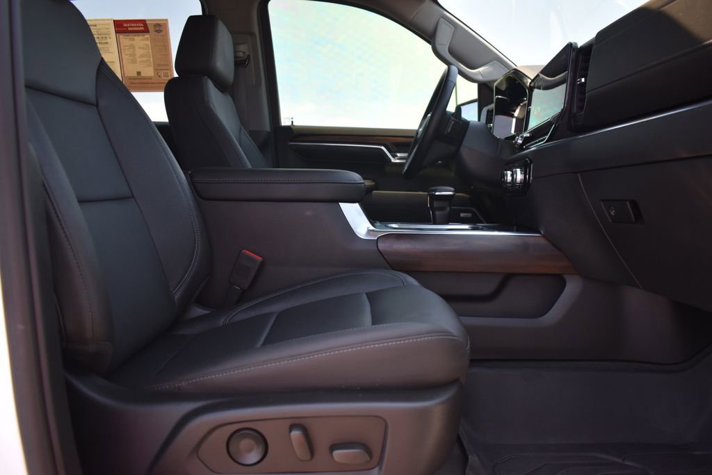 Used 2022 GMC Sierra 1500 SLT w/ SLT Premium Plus Package AWD/4WD image 5