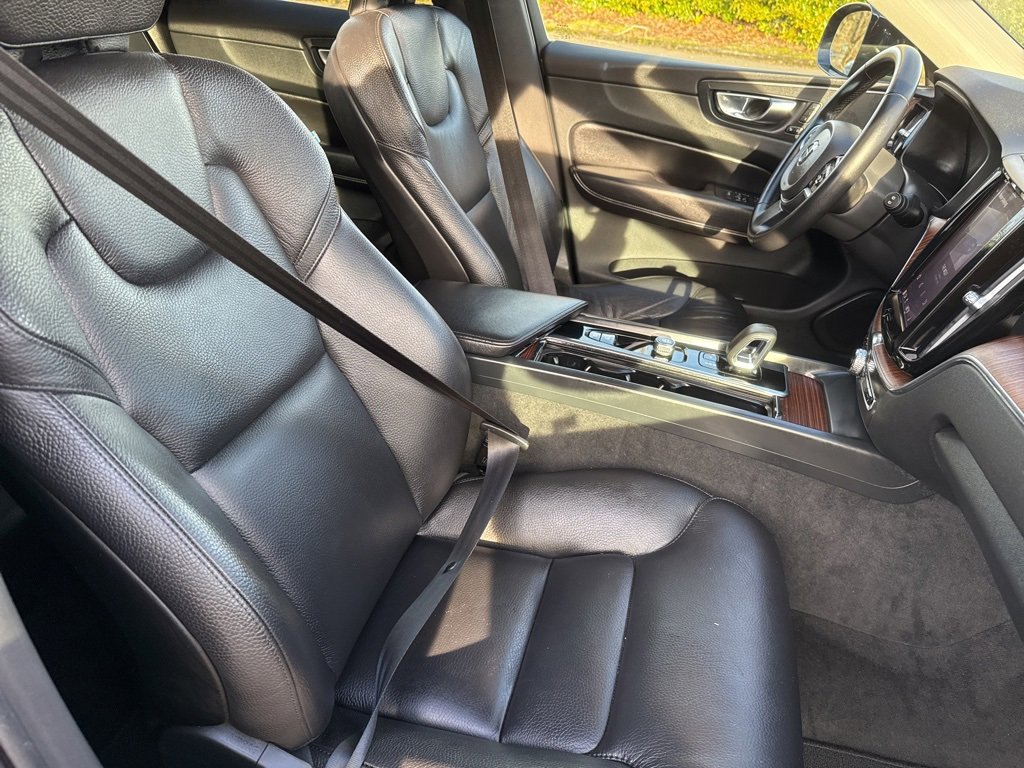 Used 2023 Volvo XC60 B5 Plus image 28
