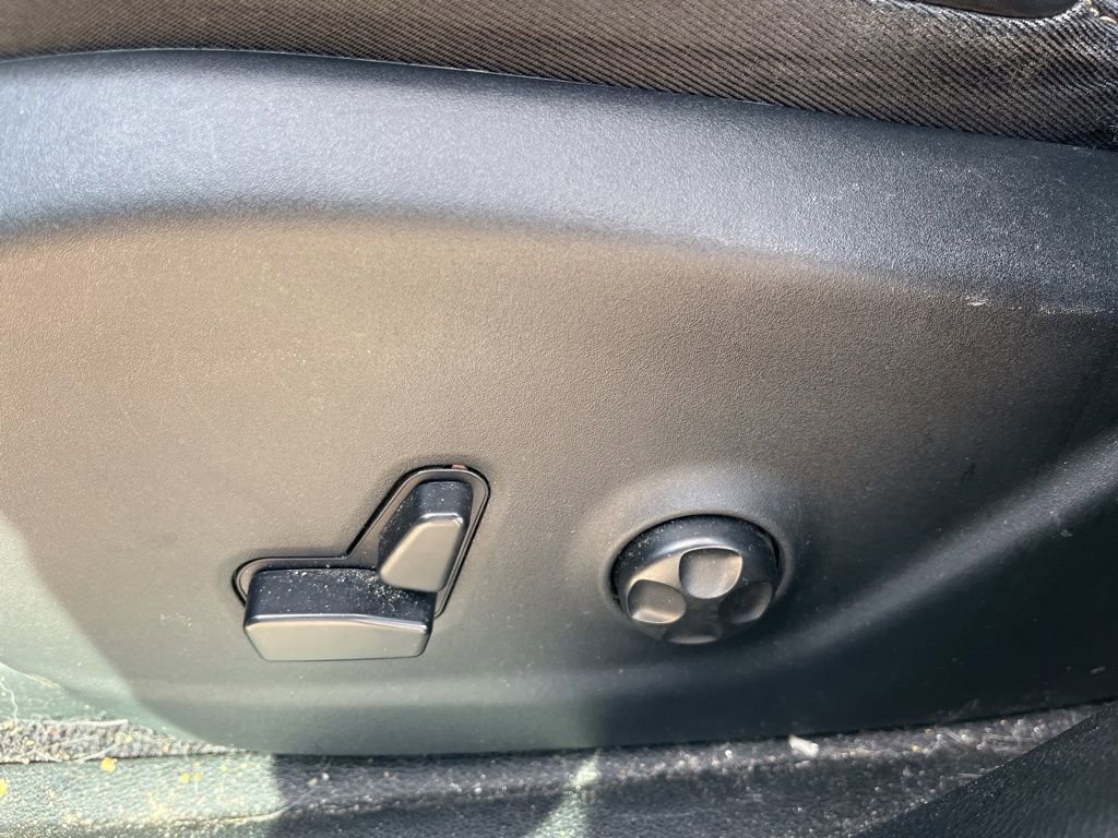 Used 2018 Jeep Cherokee Limited image 11