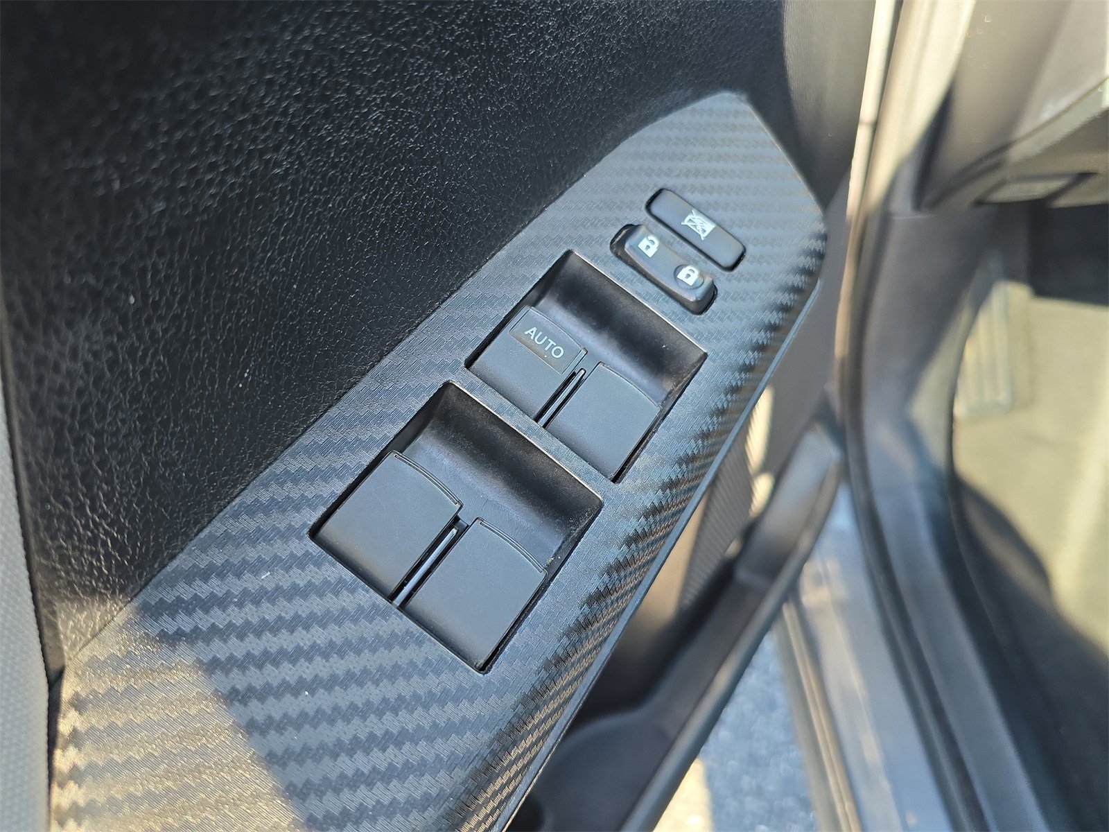 Used 2013 Toyota RAV4 LE image 14