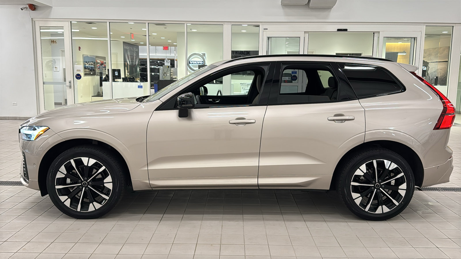 Used 2026 Volvo XC60 B5 Plus AWD/4WD image 8