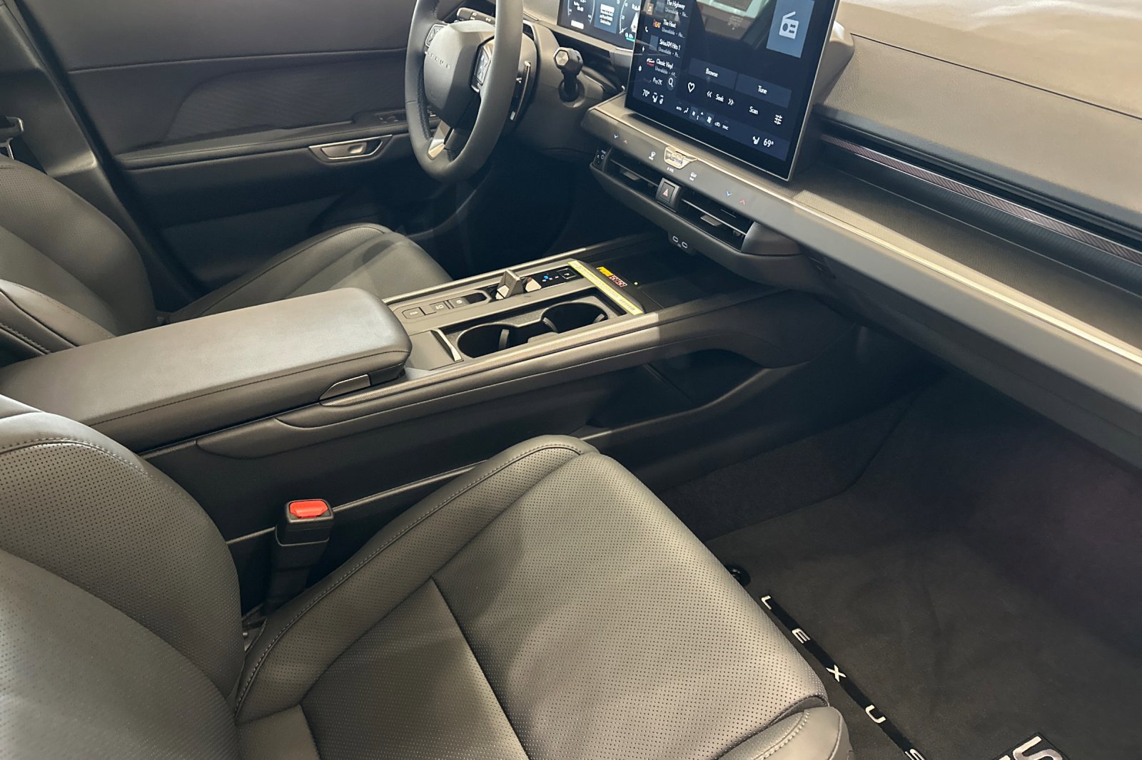 New 2026 Lexus ES 500e AWD/4WD image 15