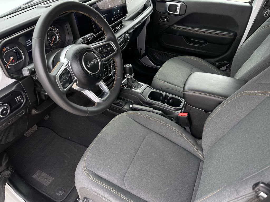 Used 2024 Jeep Wrangler Sahara image 10