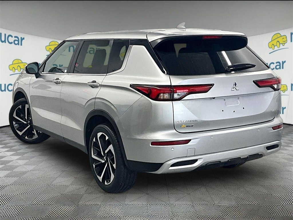 Used 2023 Mitsubishi Outlander SE image 4
