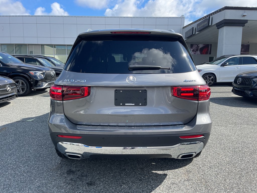 Used 2026 Mercedes-Benz GLB 250 4MATIC image 5