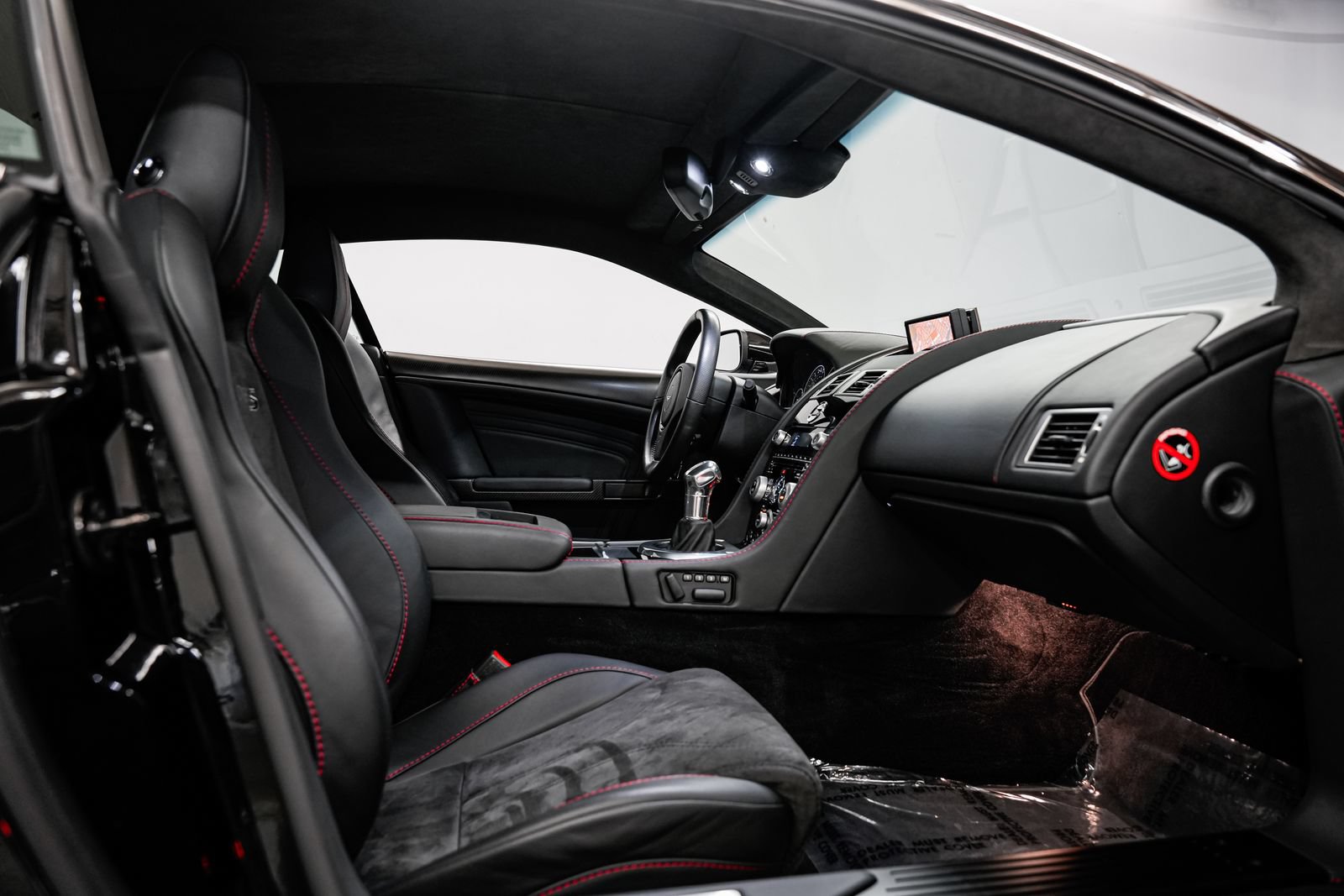 Used 2009 Aston Martin DBS Coupe RWD image 26