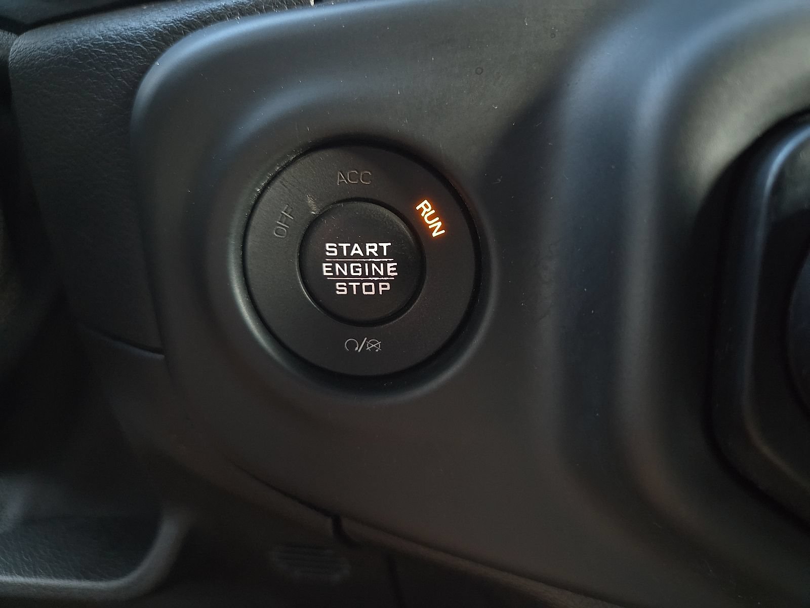 Used 2018 Jeep Wrangler Unlimited Sahara AWD/4WD image 21