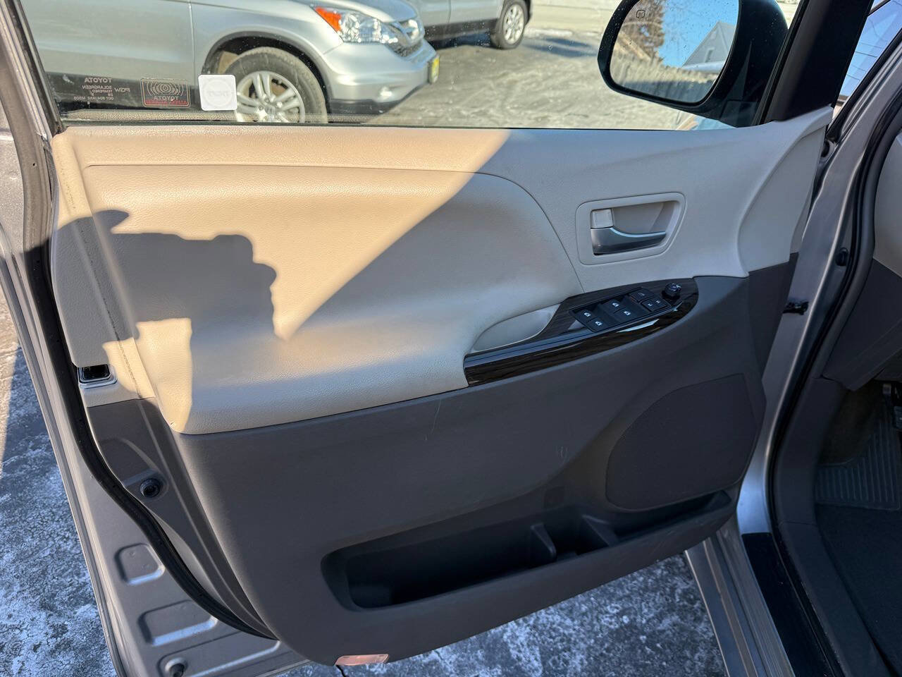 Used 2015 Toyota Sienna XLE Premium image 88