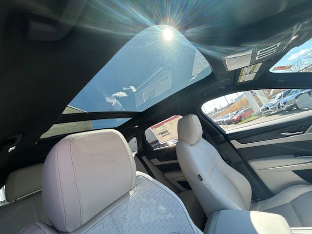 New 2025 Jaguar F-PACE R-Dynamic S image 21