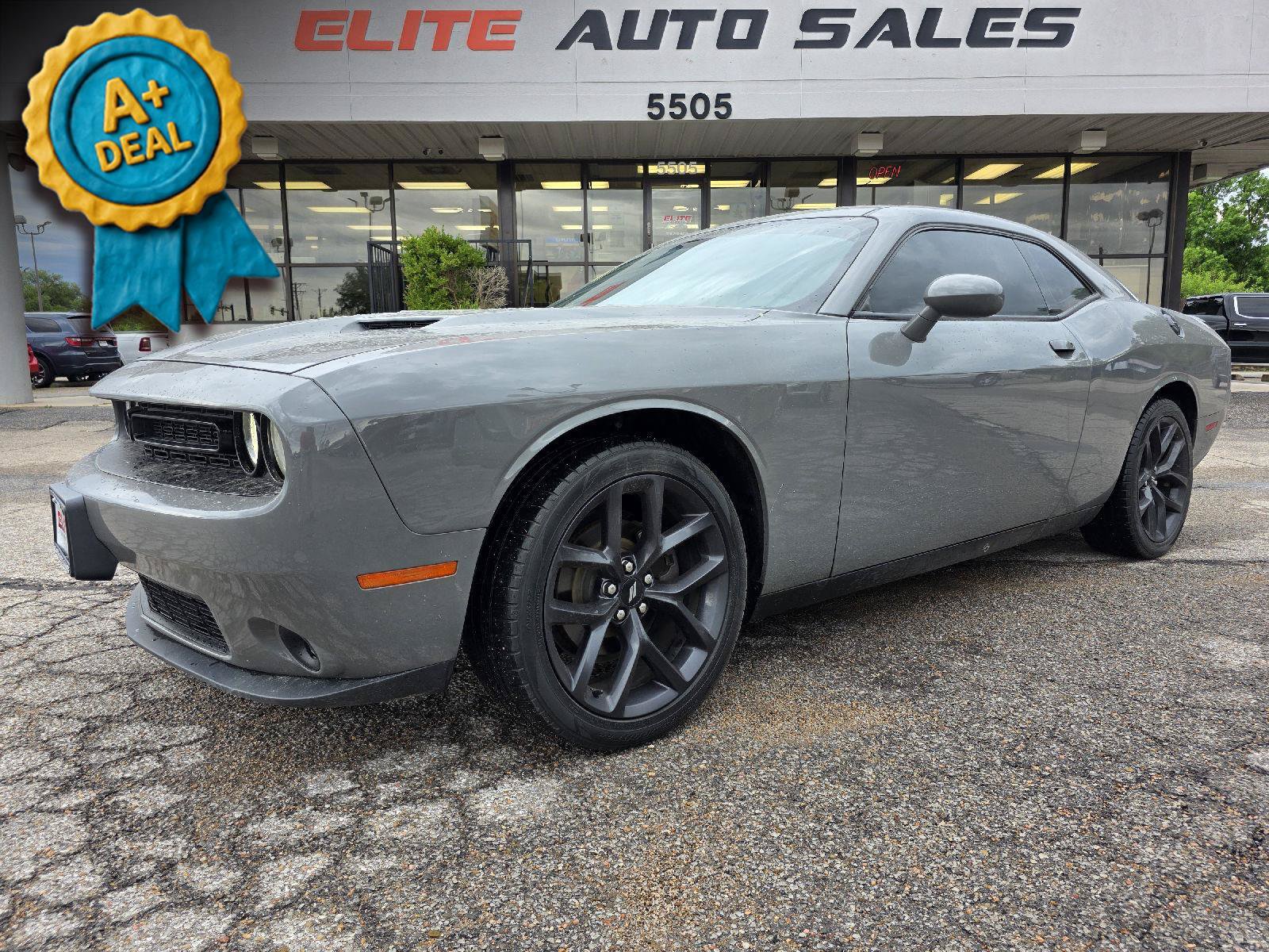 Used 2019 Dodge Challenger SXT w/ Blacktop Package RWD video 1