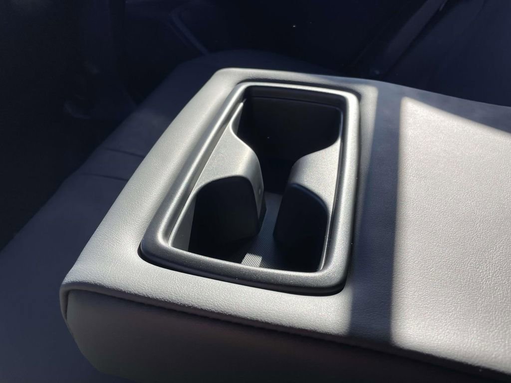 Used 2023 Toyota Venza XLE image 12