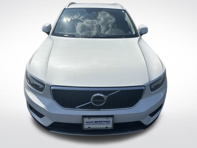 Used 2022 Volvo XC40 T4 Momentum FWD image 8