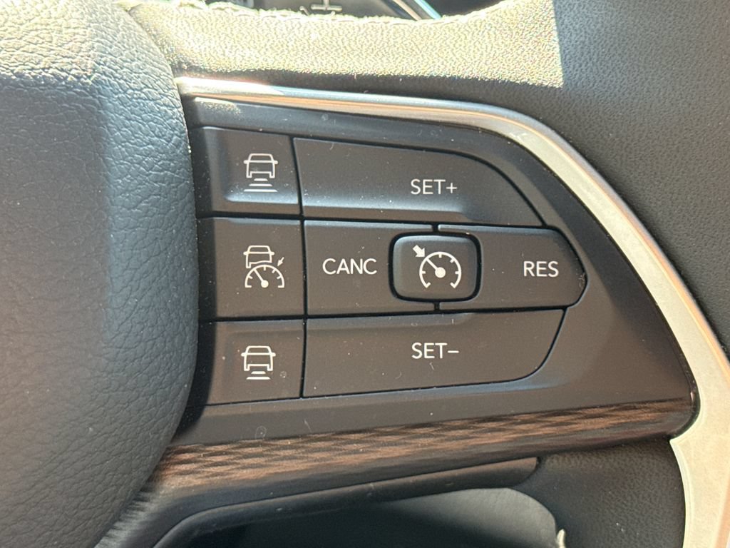 Used 2025 Jeep Grand Cherokee L Altitude AWD/4WD image 29