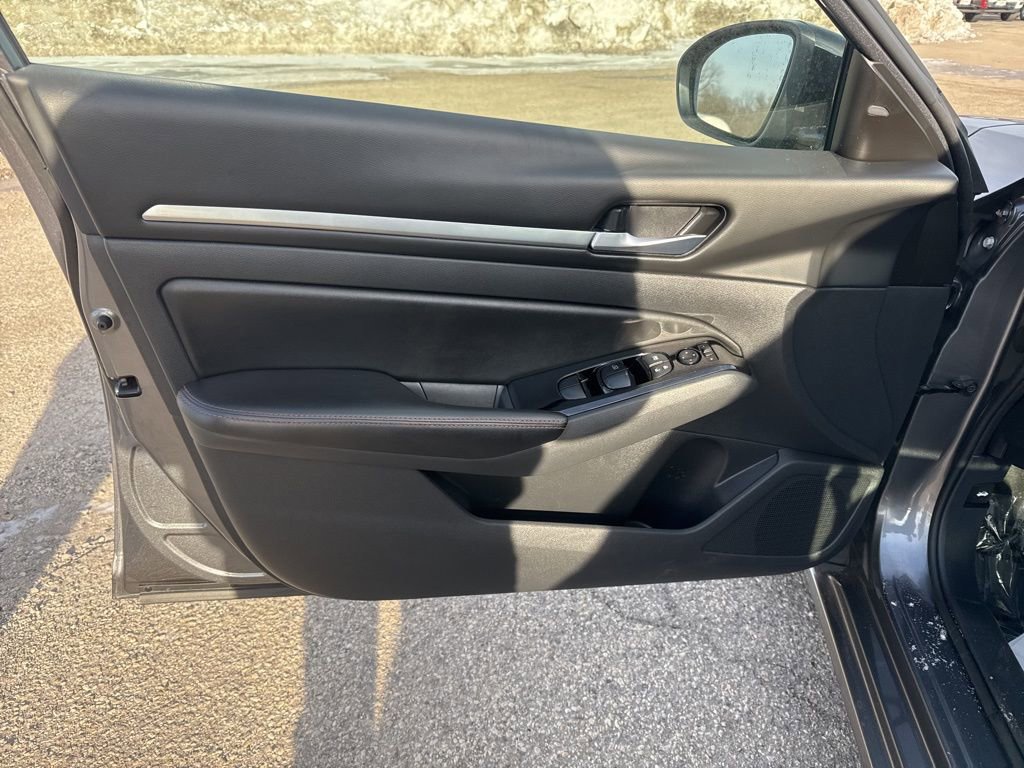 Used 2024 Nissan Altima 2.5 SR FWD image 23