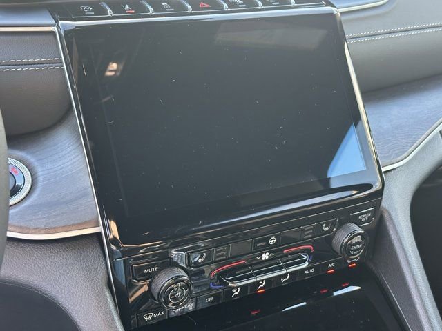 New 2025 Jeep Grand Cherokee L Limited w/ Luxury Tech Group II image 25