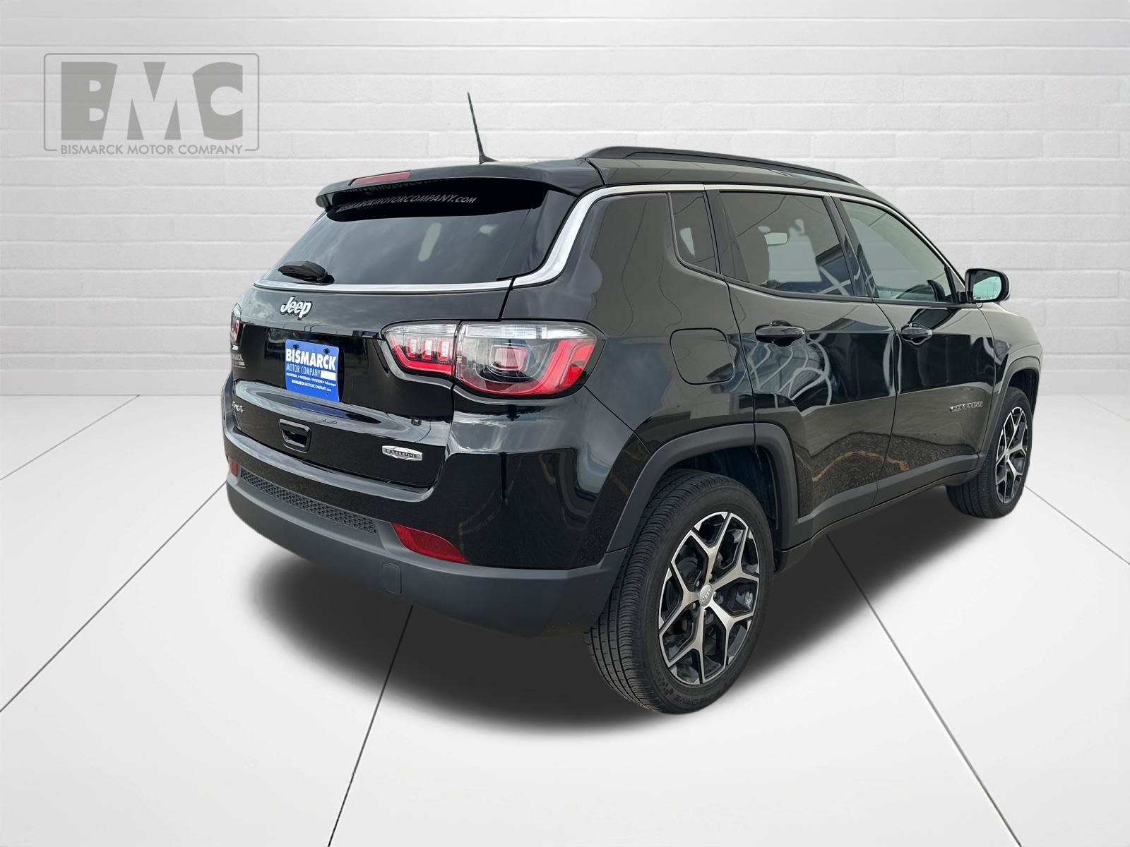Used 2024 Jeep Compass Latitude AWD/4WD image 3
