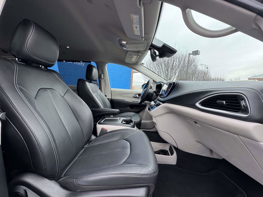 Used 2022 Chrysler Pacifica Touring-L AWD/4WD image 10