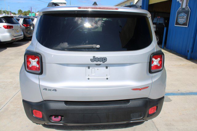 Used 2016 Jeep Renegade Trailhawk w/ Premium Trailhawk Package AWD/4WD image 4