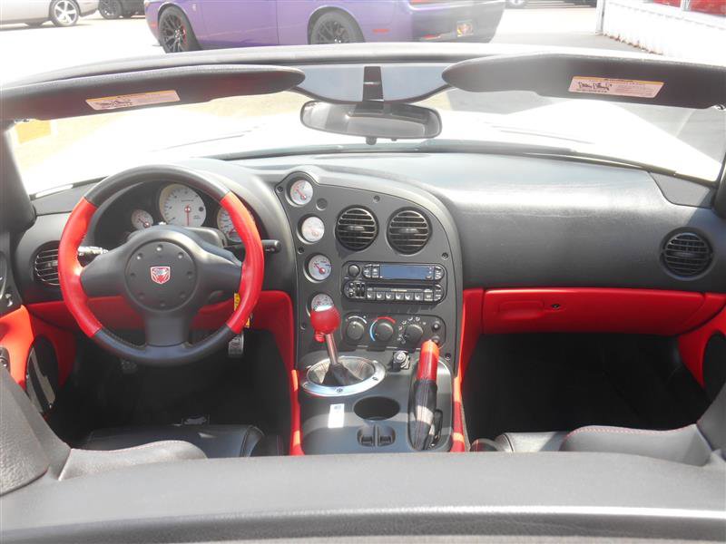 Used 2004 Dodge Viper SRT-10 image 10