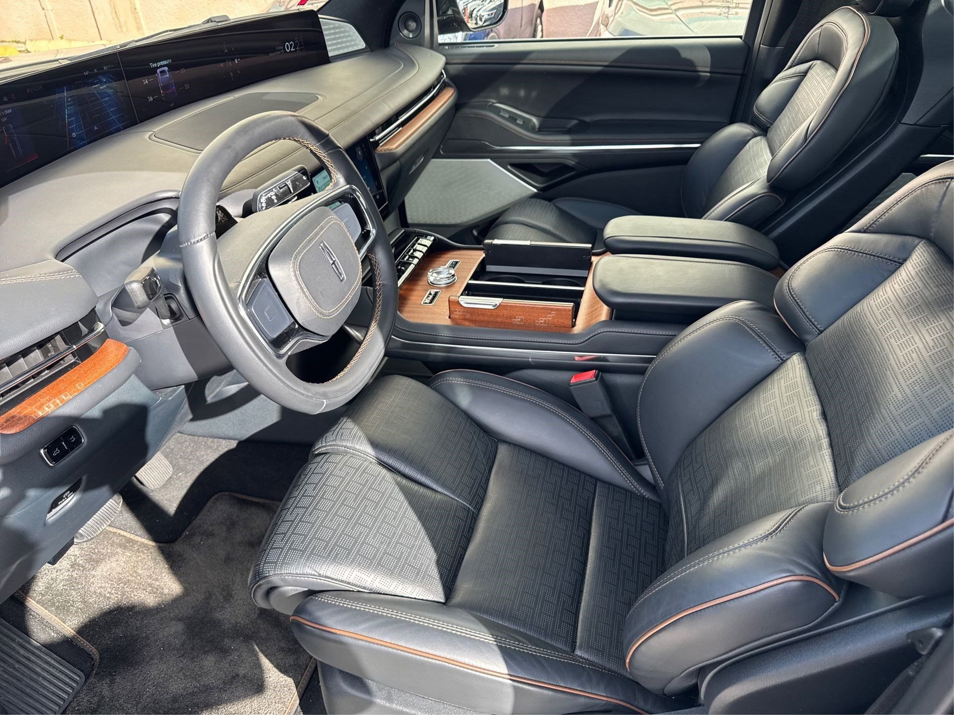 Used 2025 Lincoln Navigator Black Label image 8