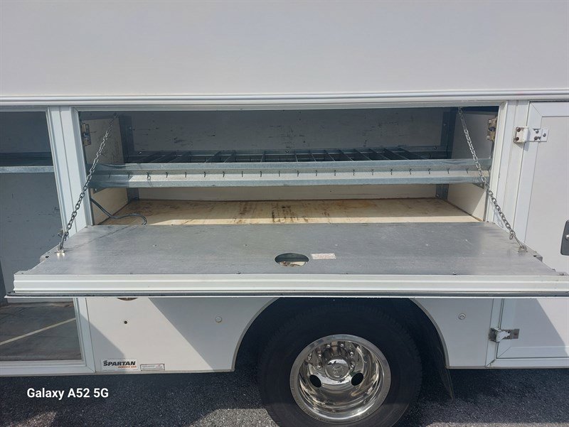 Used 2017 Chevrolet Express 4500 image 19