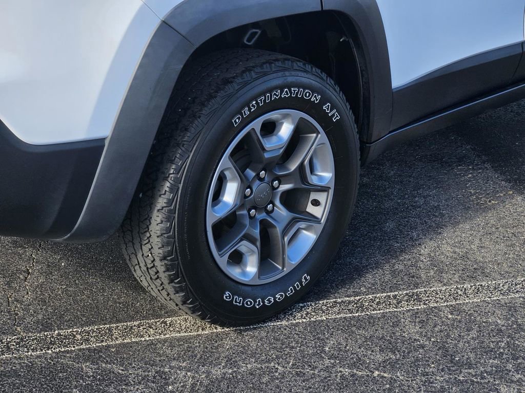 Used 2019 Jeep Cherokee Trailhawk w/ Comfort/Convenience Group image 10