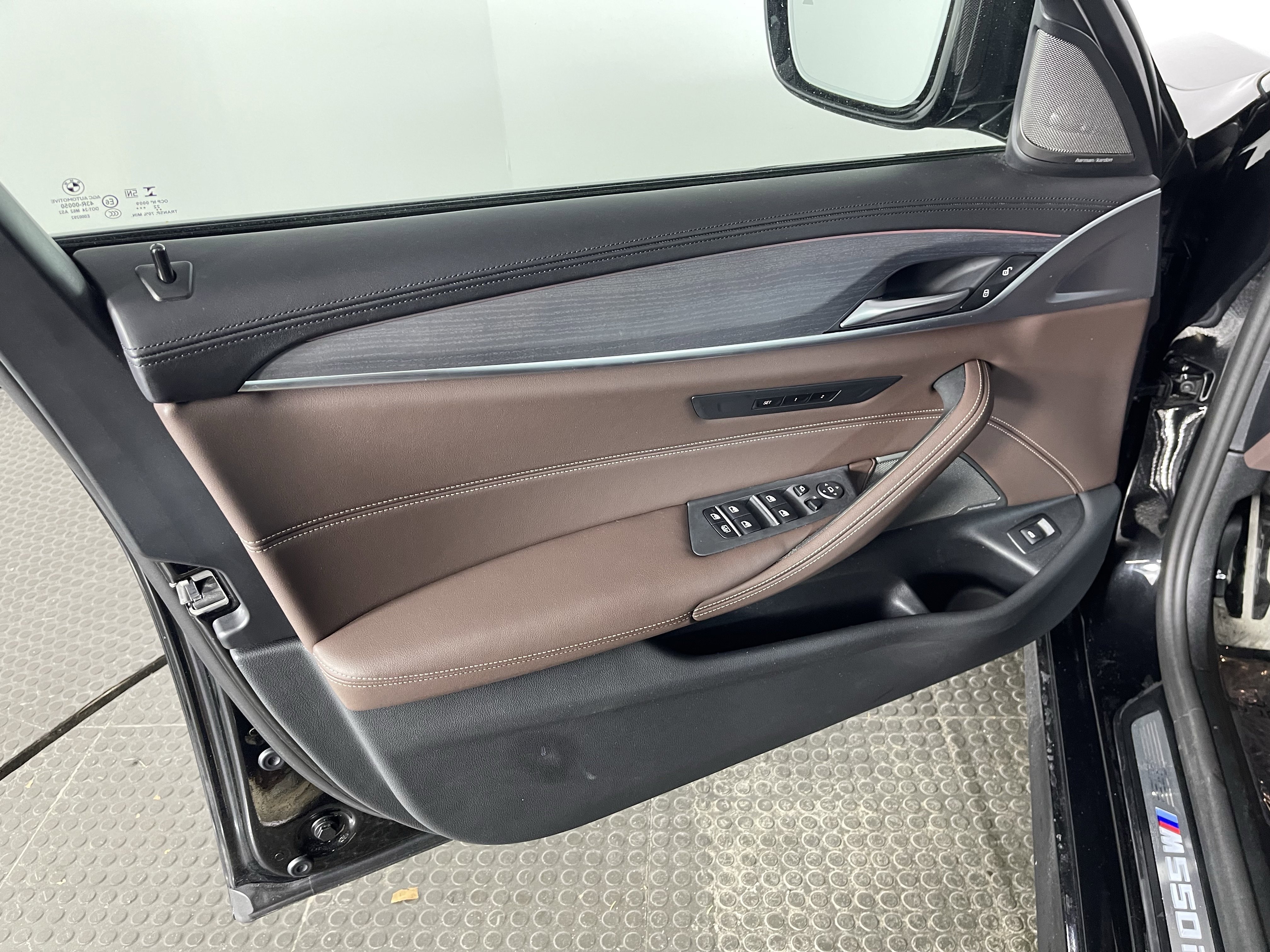 Certified 2023 BMW M550i xDrive w/ Dynamic Handling Package image 10