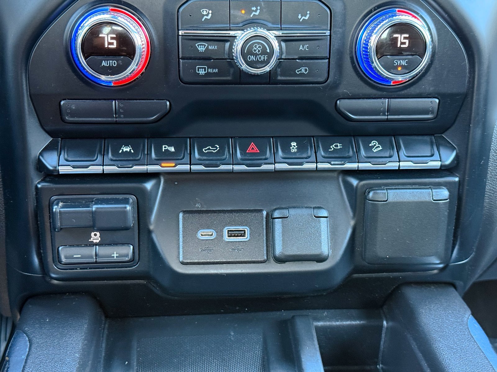 Used 2022 GMC Sierra 1500 AT4 w/ AT4 Premium Package image 28