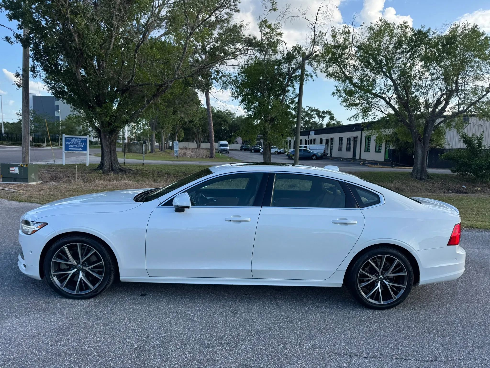 Used 2019 Volvo S90 T6 Momentum image 12