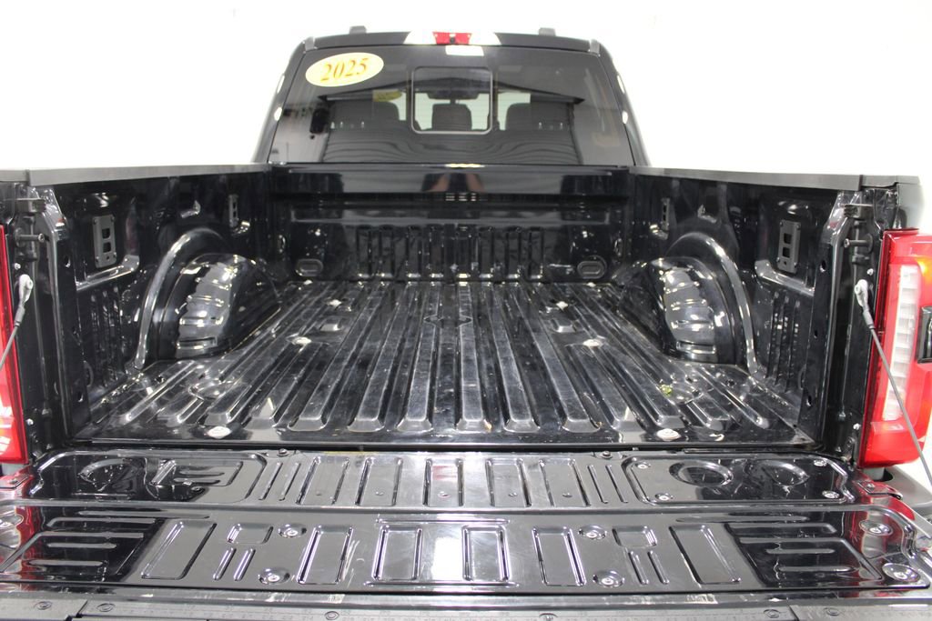 Used 2025 Ford F350 King Ranch w/ FX4 Off-Road Package AWD/4WD image 18