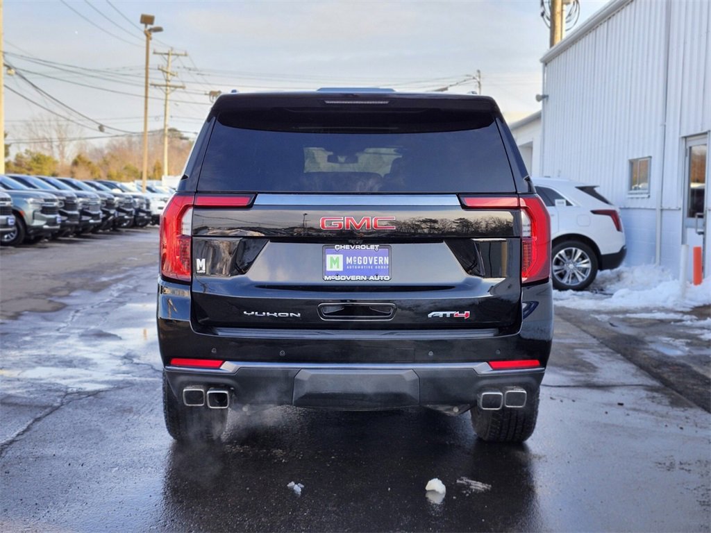 Used 2025 GMC Yukon XL AT4 image 4