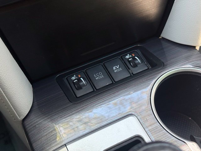 Used 2012 Toyota Camry XLE w/ Leather Pkg FWD image 33