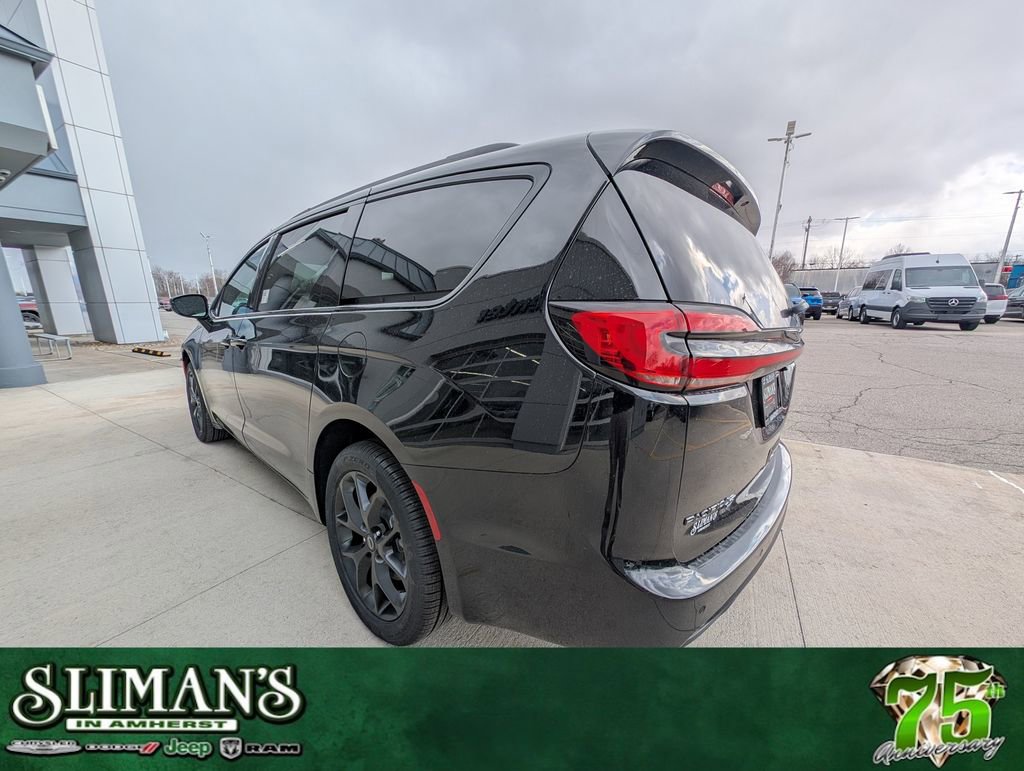 New 2026 Chrysler Pacifica Select image 5