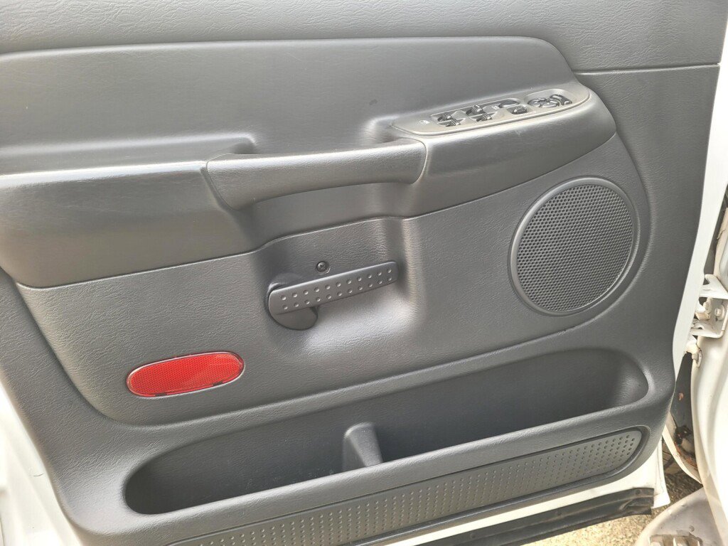 Used 2004 Dodge Ram 1500 Truck SLT image 16