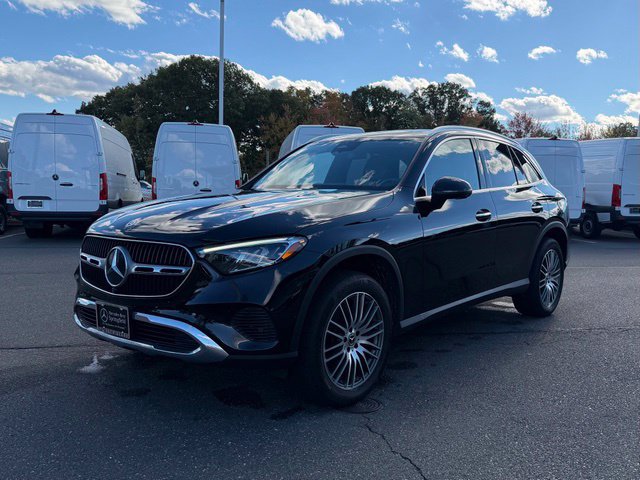 Used 2023 Mercedes-Benz GLC 300 4MATIC image 3