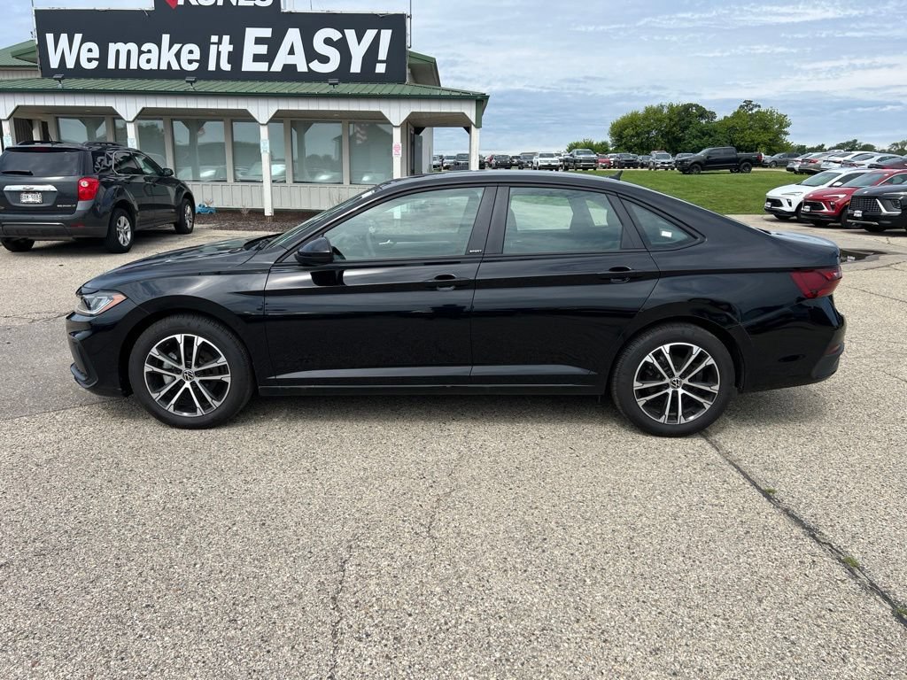 Used 2025 Volkswagen Jetta Sport FWD image 5
