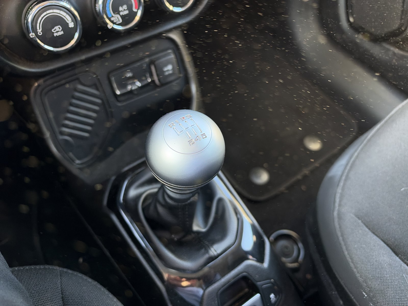 Used 2017 Jeep Renegade Altitude FWD image 18