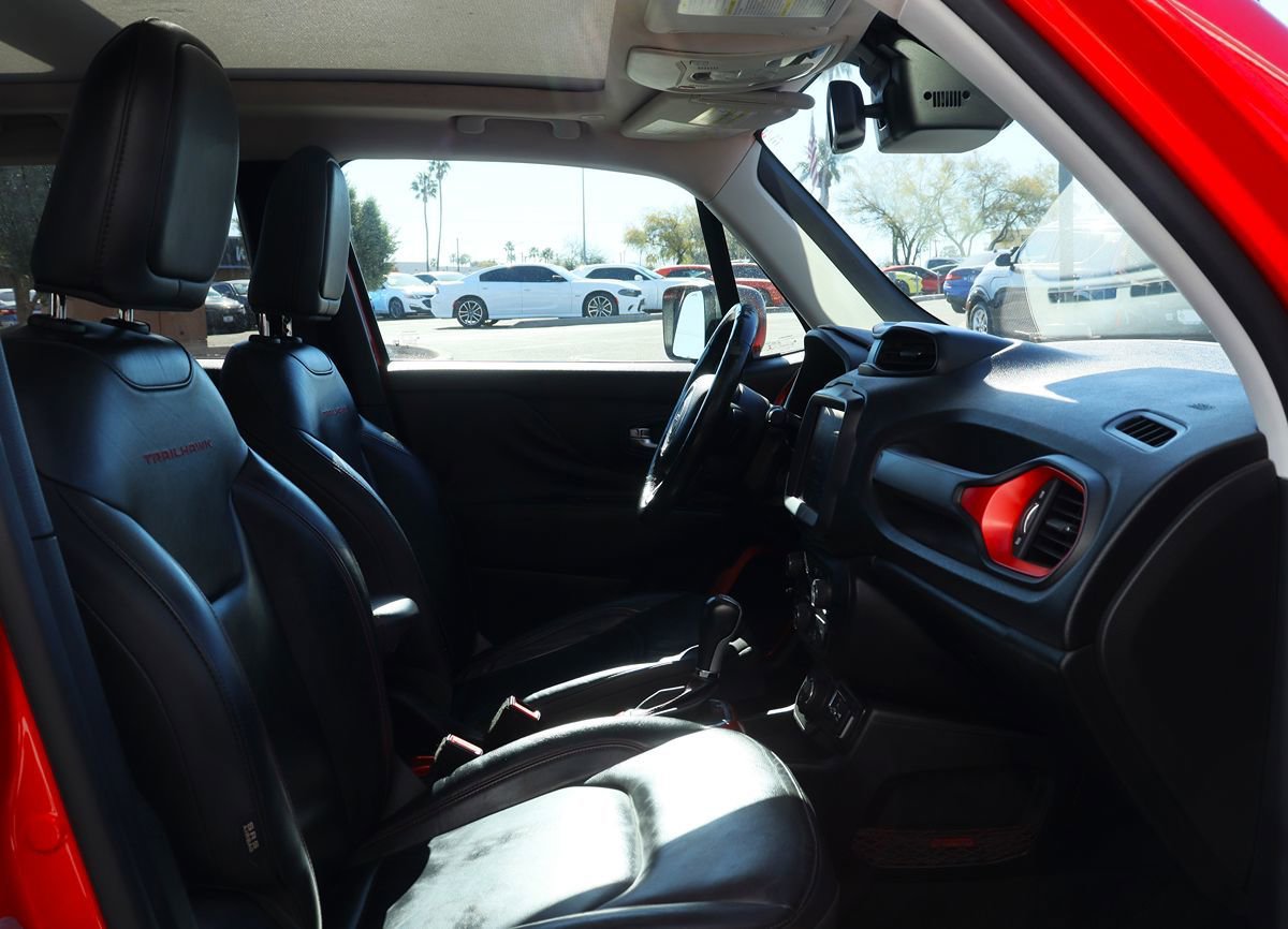 Used 2019 Jeep Renegade Trailhawk AWD/4WD image 34