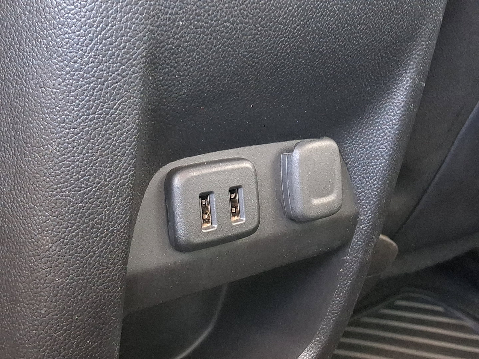 Used 2017 Chevrolet Colorado Z71 image 11