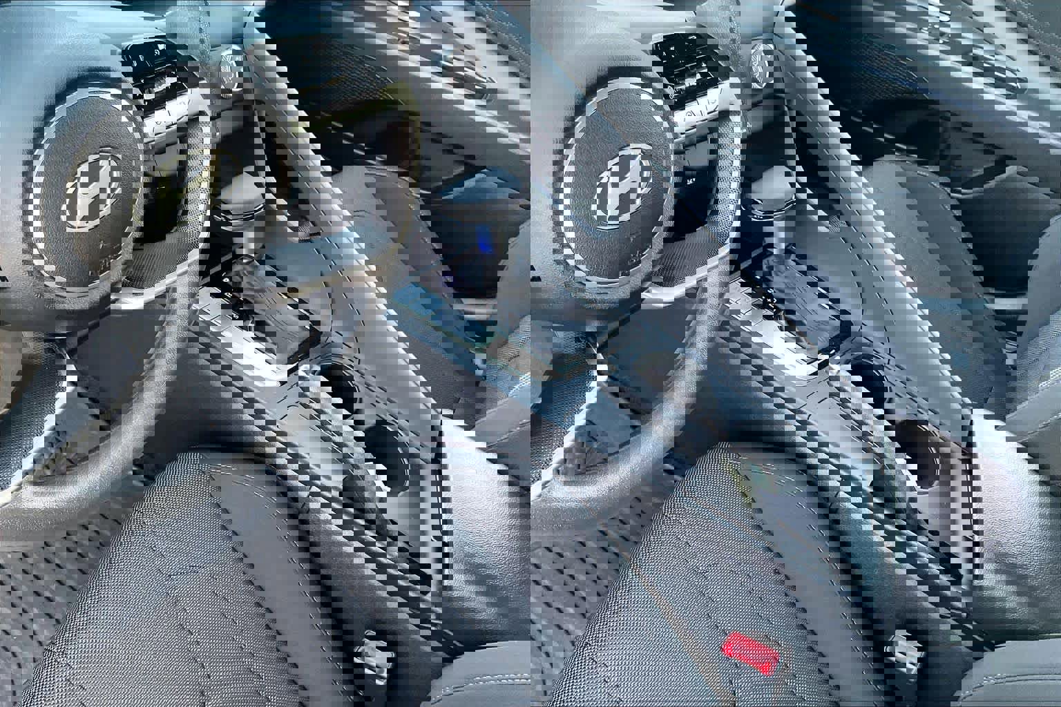 Used 2024 Hyundai Elantra SE image 19