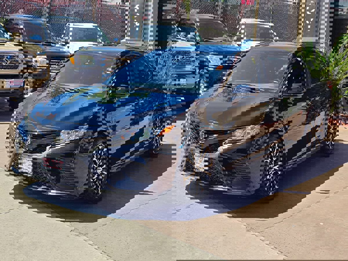 Used 2020 Toyota Camry SE w/ Convenience Package image 5