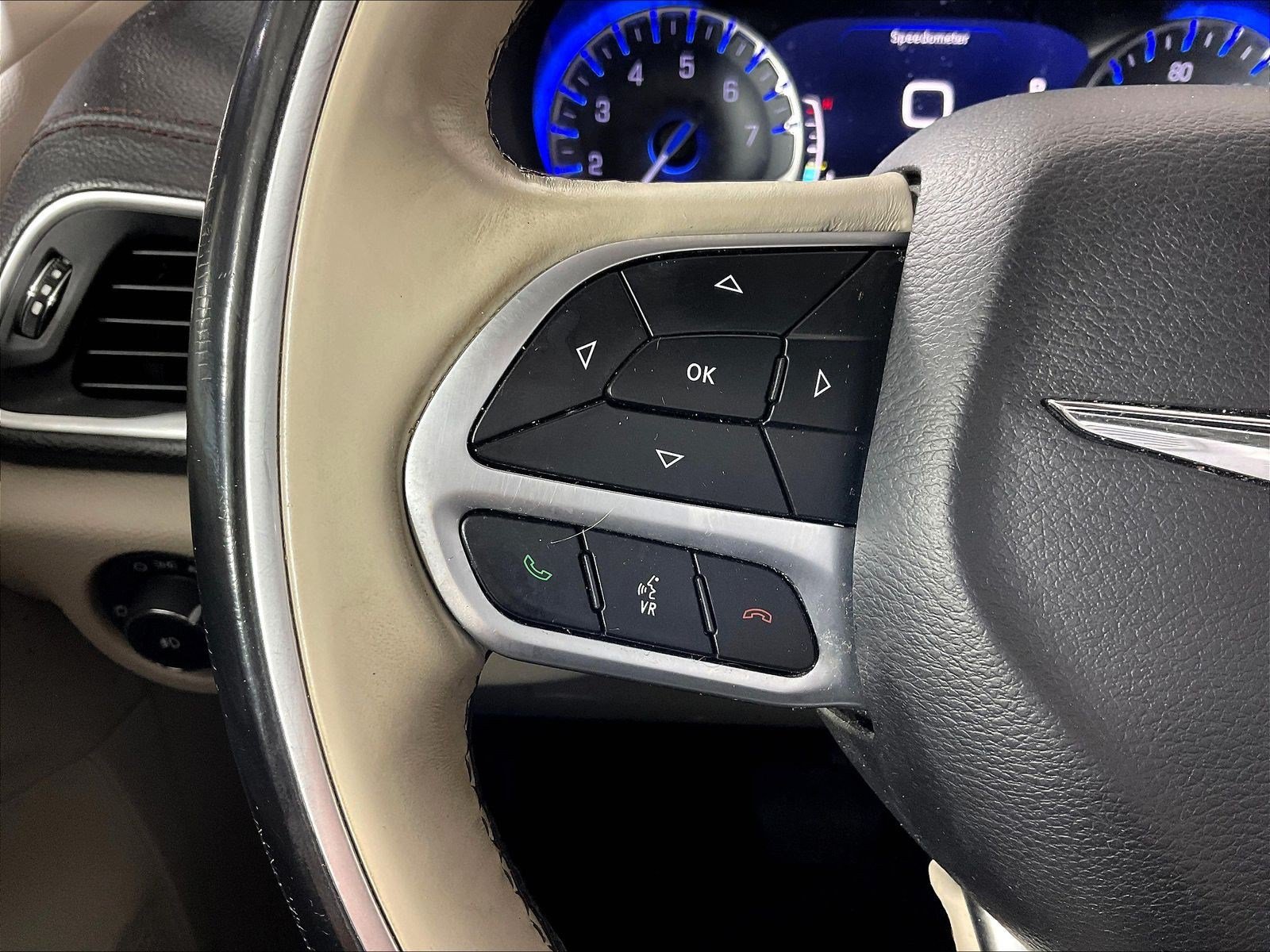 Used 2018 Chrysler Pacifica Limited FWD image 12