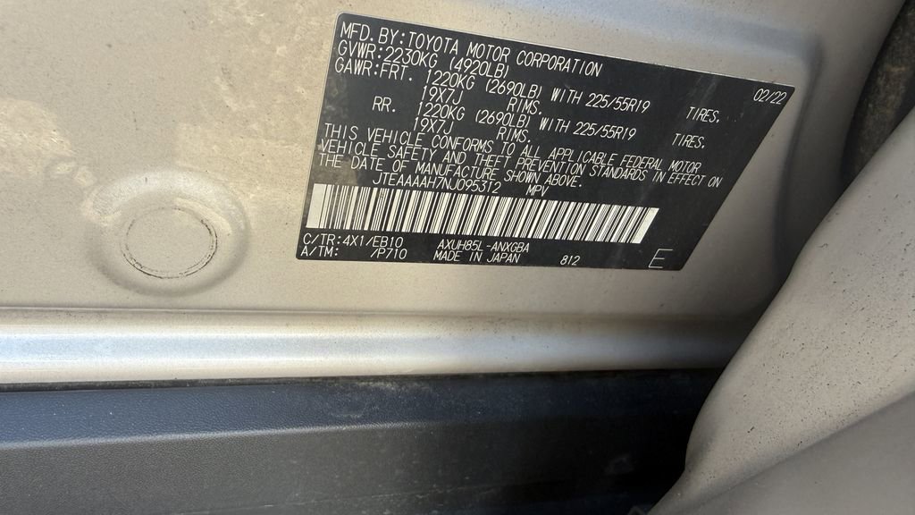 Used 2022 Toyota Venza XLE image 6