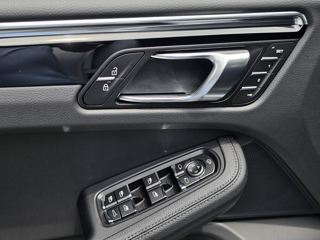 New 2026 Porsche Macan AWD/4WD image 20