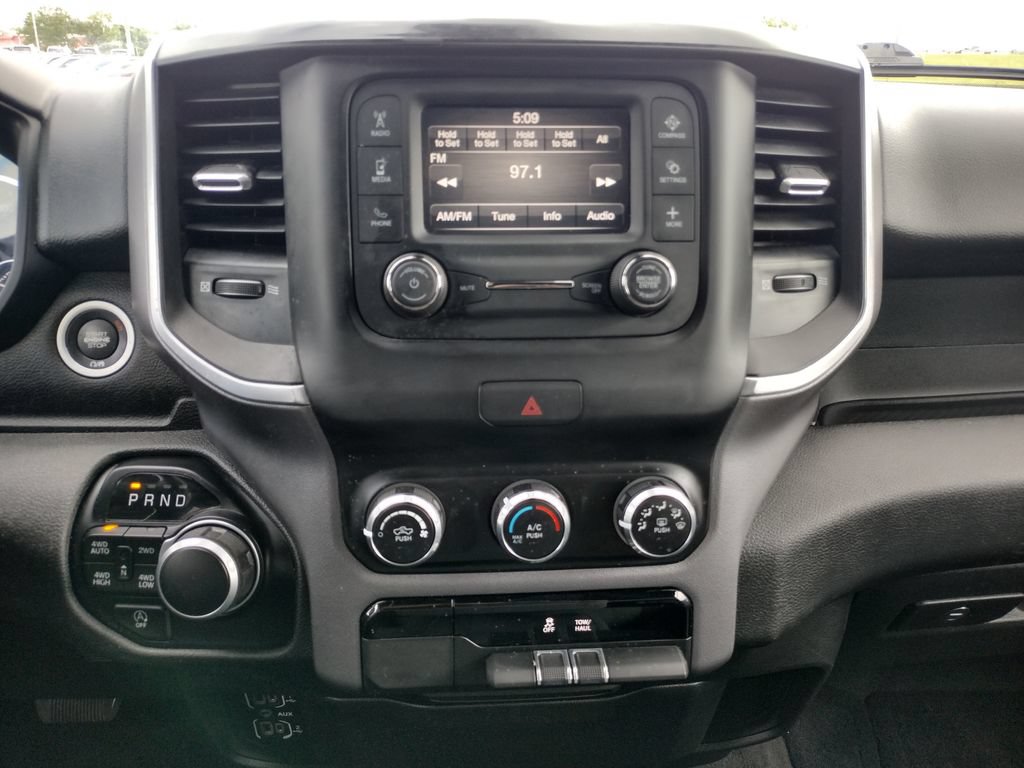 Used 2022 RAM 1500 Big Horn AWD/4WD image 3