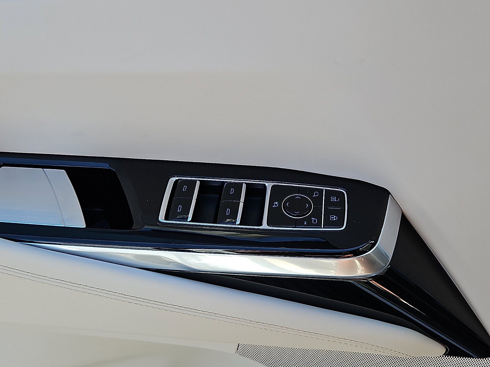 Certified 2025 Cadillac Escalade ESV Sport Platinum AWD/4WD image 12