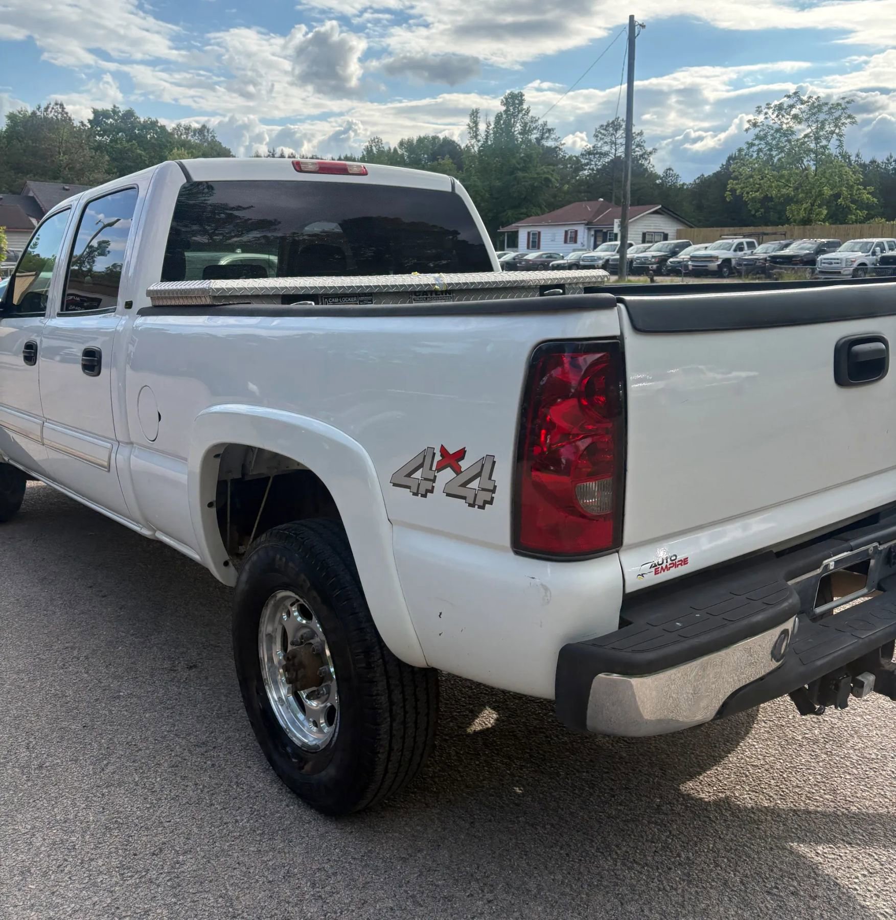 Used 2006 Chevrolet Silverado 2500 LT w/ Heavy-Duty Power Package AWD/4WD image 4