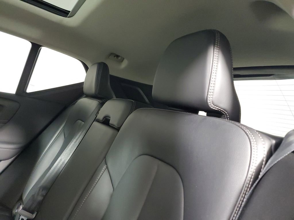 Certified 2025 Volvo XC40 B5 Core image 15